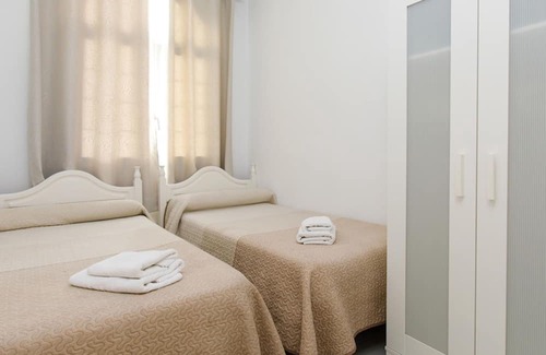 Nerja Apartment | BB Suite (3 double rooms)