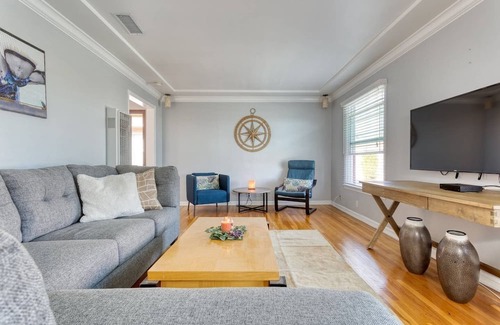 Belmont Shore Apartment | Spacious Beach Retreat