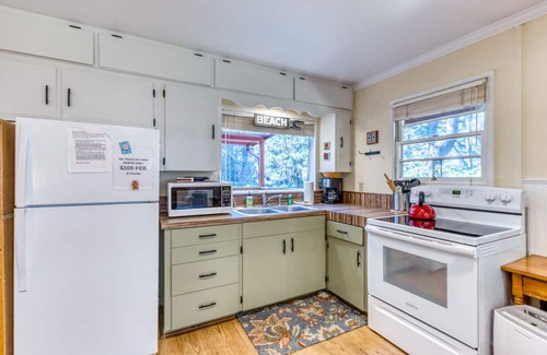 Tillicum Beach Cottage | Quaint cottage in the woods 75 yards to the beach - dog-friendly, firepit & WiFi
