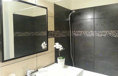 Enclos Apartment | Charming renovated studio 10m from the port in a pedestrian street