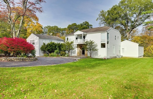 Norwalk Apartment | Gold Coast Getaway! Upscale Apt Near New Canaan