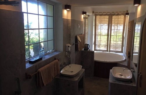 Phu Vang Hotel | Villa Louise Hue Beach Boutique Hotel