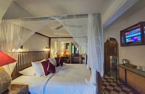 Phu Vang Hotel | Villa Louise Hue Beach Boutique Hotel