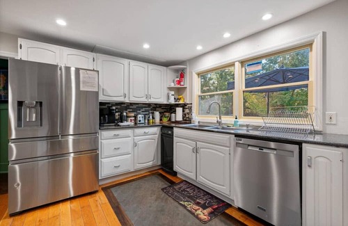 Cornwall House | West Point Villa - Jacuzzi Pool BBQ Games Pets