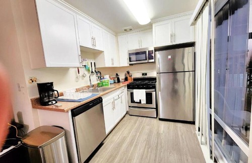 West Los Angeles Apartment | Chic & Cozy 2BR at Westpark Luxe – Complimentary Parking