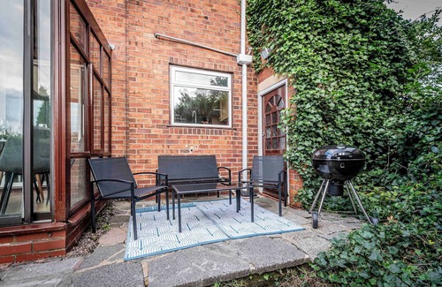 Newcastle-Under-Lyme House | Cosy Home in Stoke on Trent