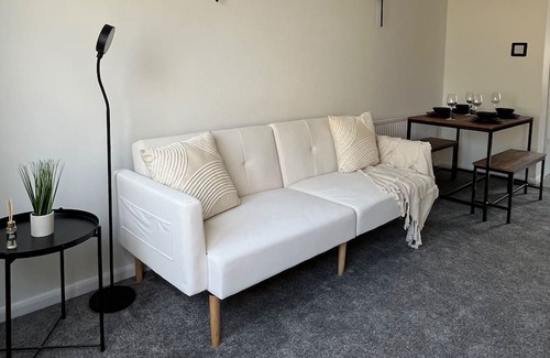 Nottingham House | 2 bed House in City Centre - Offers for Long Stays