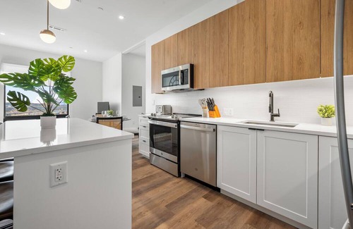 Central-Maverick Square - Paris Street Apartment | Luxury 2bd/2ba Next to the Airport 9818