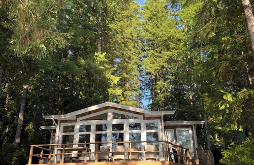 Shelton Cabin | Cozy 2-bedroom lakefront cabin with tranquil views