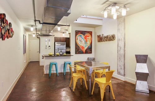 Lower Garden District Condo | ✨NEW LISTING✨ COLORFUL & SPACIOUS 2 BEDROOM CONDO DOWNTOWN NEW ORLEANS