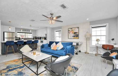 MacGregor House | The Houston Group Getaway – Sleeps 22+ with Games