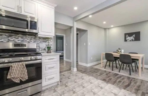 Hamilton House | 3-BR Near Fairfield Park & Local Groceries w/WIFI