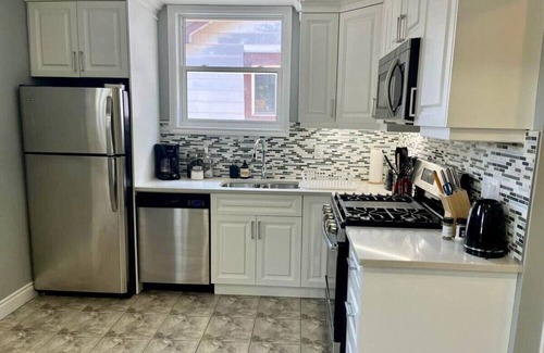 Hamilton House | 3-BR Near Fairfield Park & Local Groceries w/WIFI