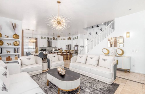 Gilbert House | Golden Glam Palace: Luxury Home with Pool in Gilbert
