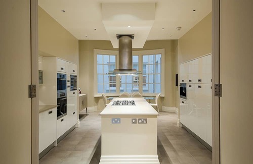 City of Westminster Apartment | Luxury 4 Bedroom Flat in Mayfair, London