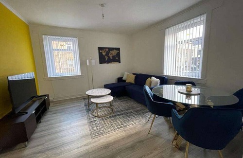 Greenock Apartment | Stunning 2-Bed Apartment in Greenock - Sleeps 6