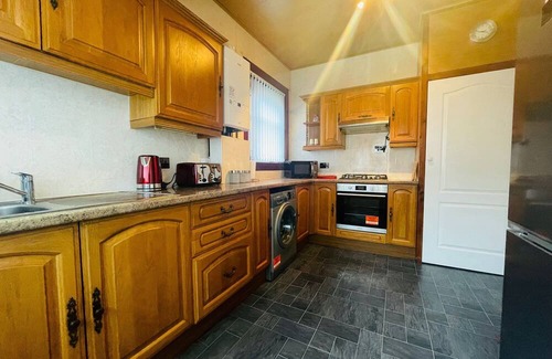 Greenock Apartment | Stunning 2-Bed Apartment in Greenock - Sleeps 6