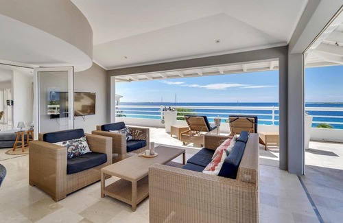 Kralendijk House | Luxury penthouse with private pool and beachfront