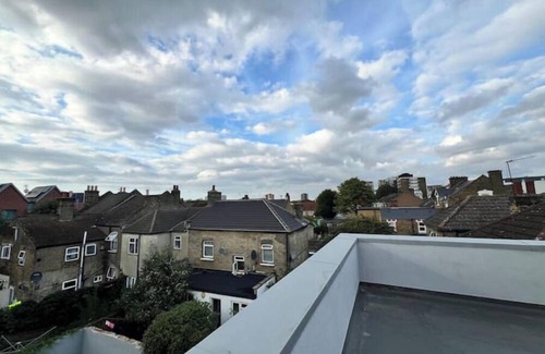 Newham Apartment | Deluxe 1 Bed Apartment in Londonnn