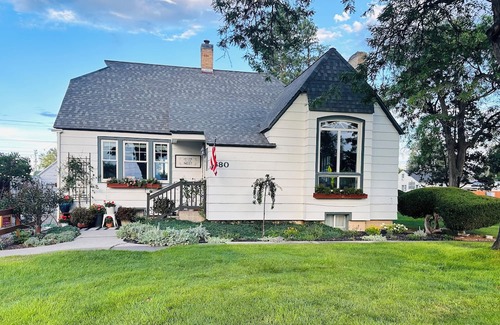 Delta House | Cozy, Charming, & Spacious 4-bedroom. 2.5 bath, in the heart of Delta.