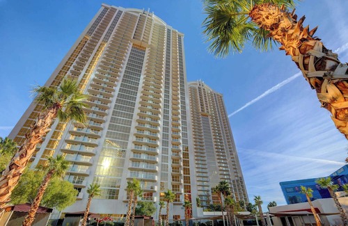 Las Vegas Condo | MGM Signature-11-611 Strip View Jacuzzi Studio
