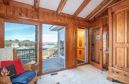 Atlantic Beach House | Coastal Casa-Sound Front Home in Atlantic Beach, NC