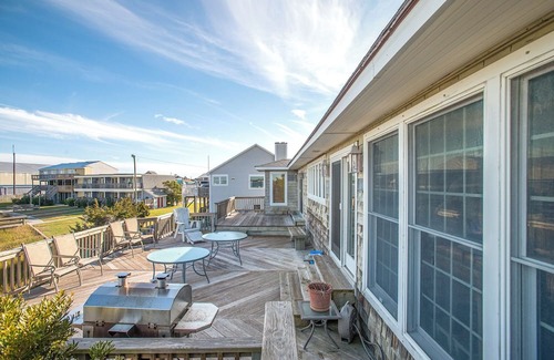 Atlantic Beach House | Coastal Casa-Sound Front Home in Atlantic Beach, NC