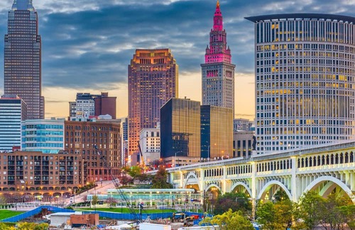 Downtown Cleveland House | 2 Downtown Suites under a mile from Rock & Roll HoF & Stadiums