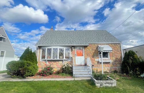 Cheektowaga House | Cozy Home in Cheektowaga