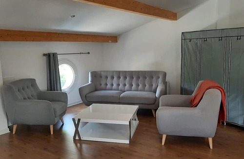 Regusse Apartment | In a private estate, large studio with terrace