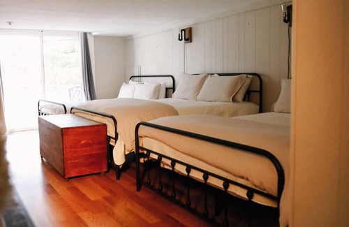 Cheboygan County House | Cozy 1-loft room house with Fast WiFi, in charming Indian River. Near Mackinaw.