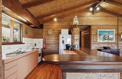 Ledge Point House | Sunny bank, the perfect family home