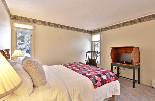 Killington Cabin | The Birch Ridge #2 - Shaker Room, a cozy boutique ski lodge in the heart of Killington, VT.