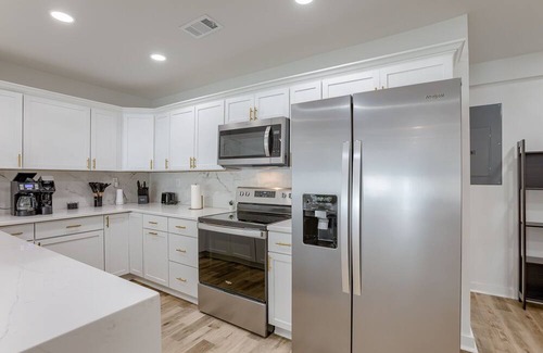 Riverview House | Family-Friendly Stay in Kansas 3Bedroom w/Backyard Arcade & Fire Pit