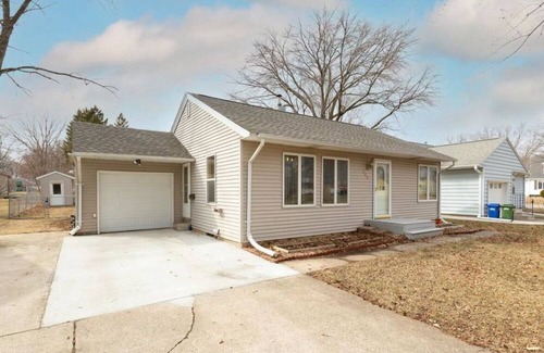 Waverly House | Waverly 3 Bed 2 Bath Homen