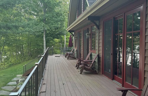 Hayward House | Gorgeous 6-bedroom house in lovely Hayward with AC, WiFi