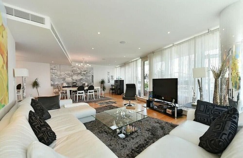 St. Mary's Park Apartment | Luxury City Apartment in London Battersea Reach