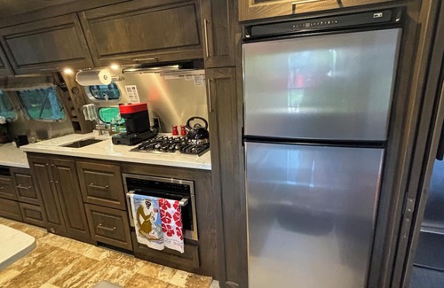 Shokan House | Cozy Airstream with WiFi and AC in peaceful Shokan