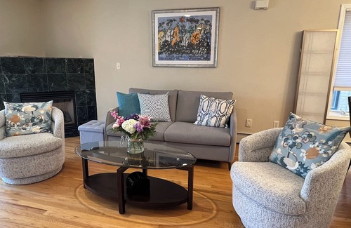 Palisades Park House | Cozy & Private Room - 20 Mins to Manhattan Heart. Not Entire Home.