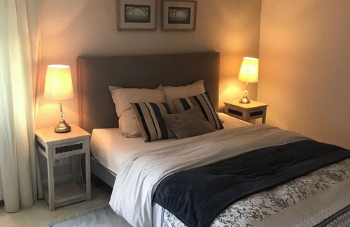 Saint-Romain-de-Benet Bed & Breakfast | In a beautiful property, very pretty, comfortable guest room in a quiet location.