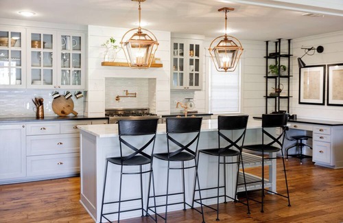 McGregor House | The Carriage House FIXER UPPER Season 3/Close to Waco