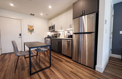 Brewerytown Apartment | Imagine a stylish escape in Glenwood, the epitome of urban luxury