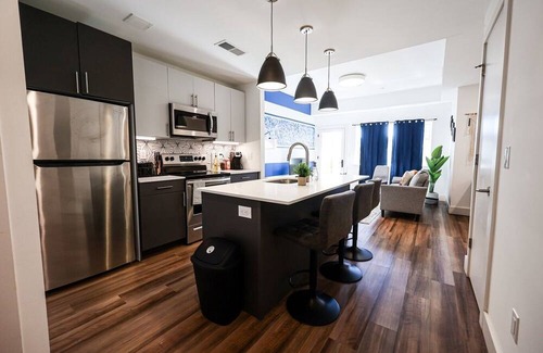 Brewerytown Apartment | Imagine a stylish escape in Glenwood, the epitome of urban luxury