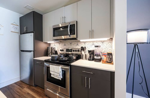 Brewerytown Apartment | Imagine a stylish escape in Glenwood, the epitome of urban luxury