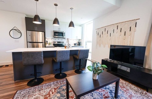 Brewerytown Apartment | Imagine a stylish escape in Glenwood, the epitome of urban luxury