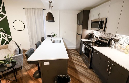 Brewerytown Apartment | Imagine a stylish escape in Glenwood, the epitome of urban luxury