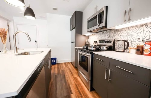 Brewerytown Apartment | Imagine a stylish escape in Glenwood, the epitome of urban luxury