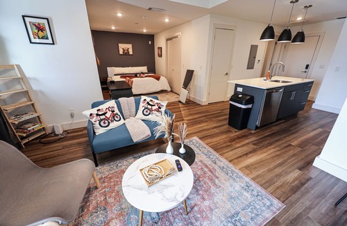 Brewerytown Apartment | Imagine a stylish escape in Glenwood, the epitome of urban luxury