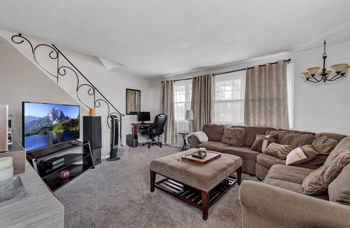 Swarthmorewood House | Cozy 2B/1B by Swarthmore w Driveway!