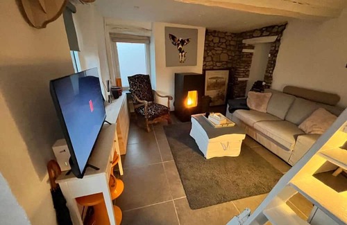 Andenne House | Plongez dans le charme et le mystère de la maison Mythique